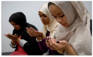 Muslim-Women-Praying